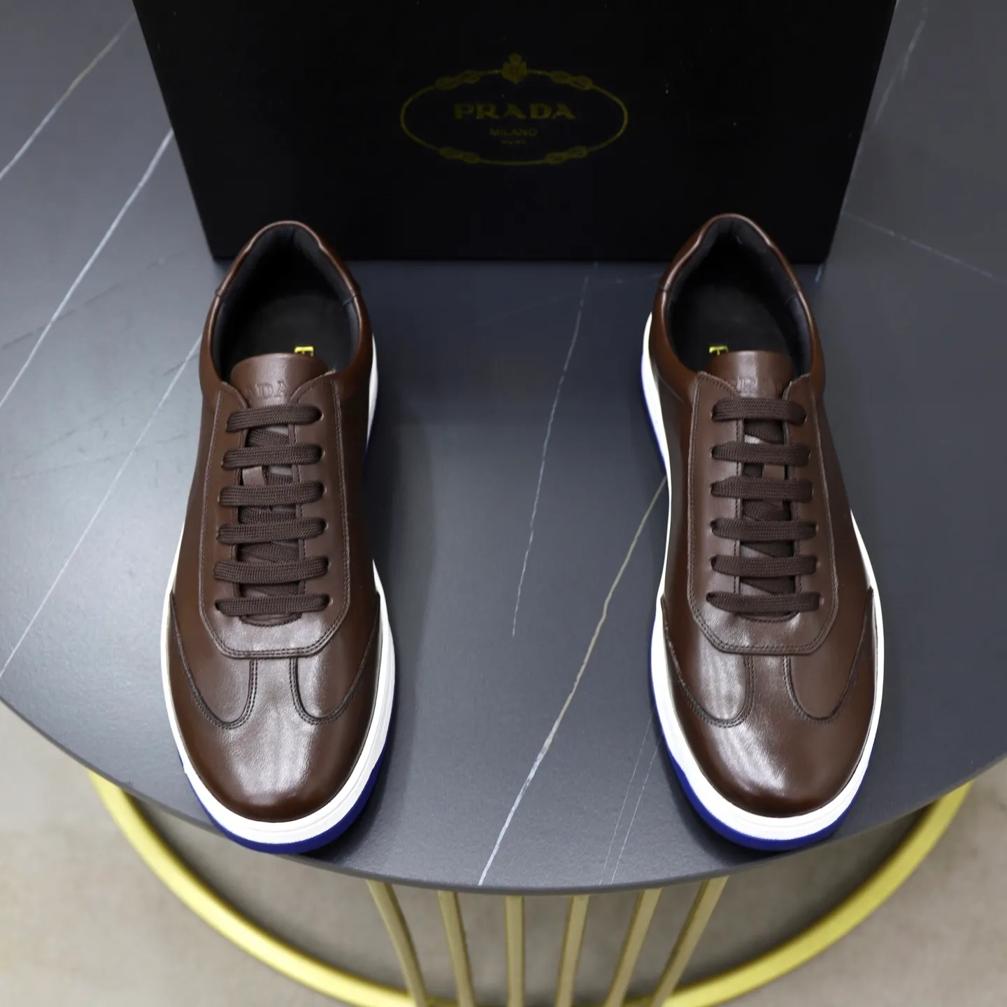 Factory price: 💰640 Prada classic men’s lace-up casual shoes | Imported cowhide upper | Upper stitching layered design, light and breathable | Soft and comfortable | Decorated with PRADA letters on the side | Distinctive sports style, showing the brand style | Lightweight concave and convex pattern rubber soles | Matched with cowhide foot pad lining | Excellent foot feel, fashionable and elegant | Size: 38-44 (45 customized)